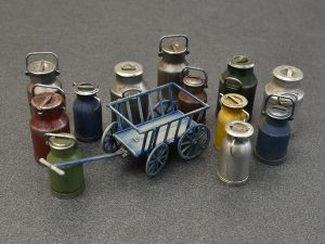 MiniArt 1/35 Milk cans with small cart (35580)