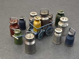MiniArt 1/35 Milk cans with small cart (35580)