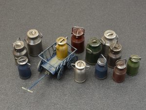 MiniArt 1/35 Milk cans with small cart (35580)