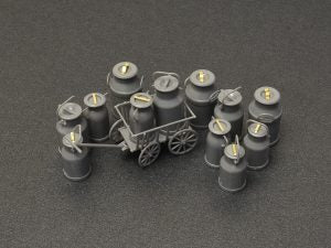 MiniArt 1/35 Milk cans with small cart (35580)