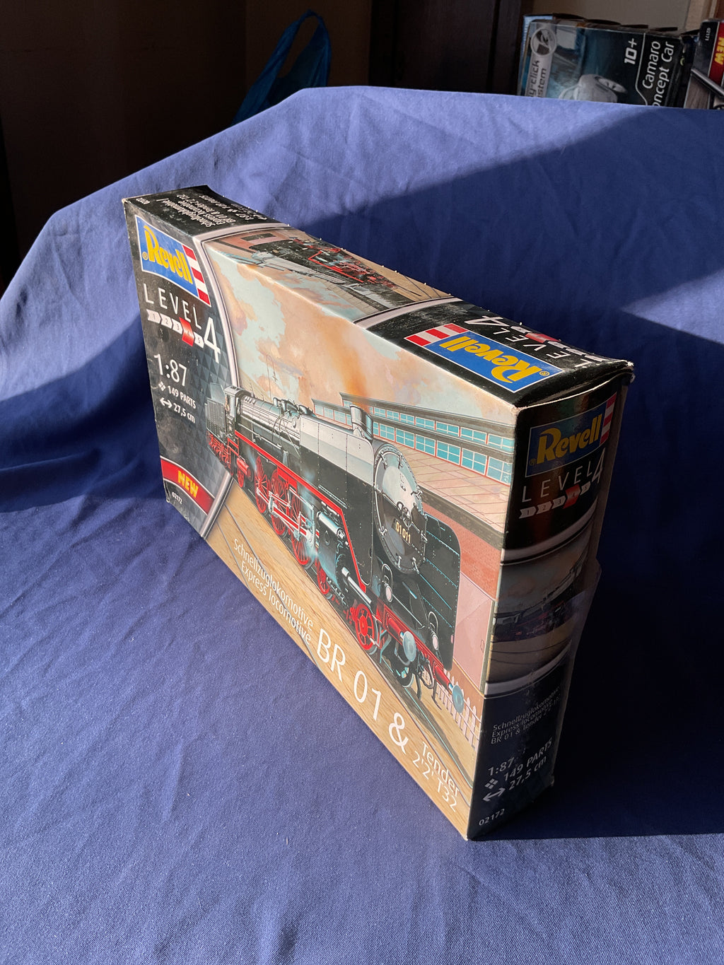 Revell 1/87 Schnellzuglokomotive BR 01 & Tender 2'2' T32 Express Locomotive (02172)