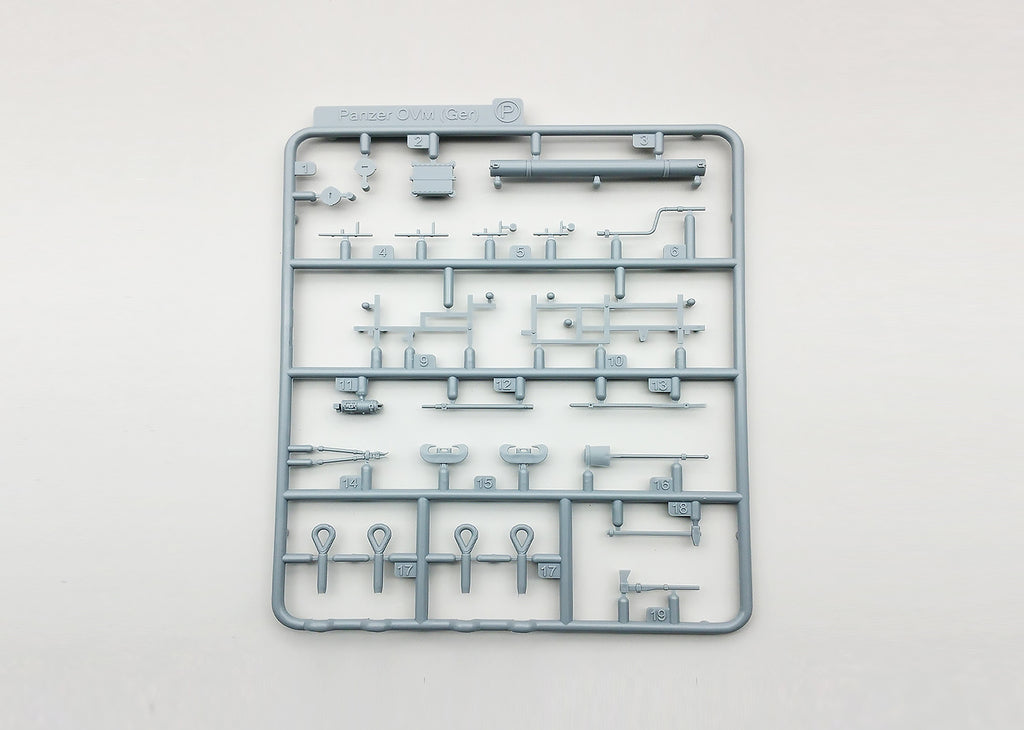 Amusing Hobby 1/35 Pz.Kpfw.38D mit Pz.IV Turn 8cm PAW 600 (35A019)