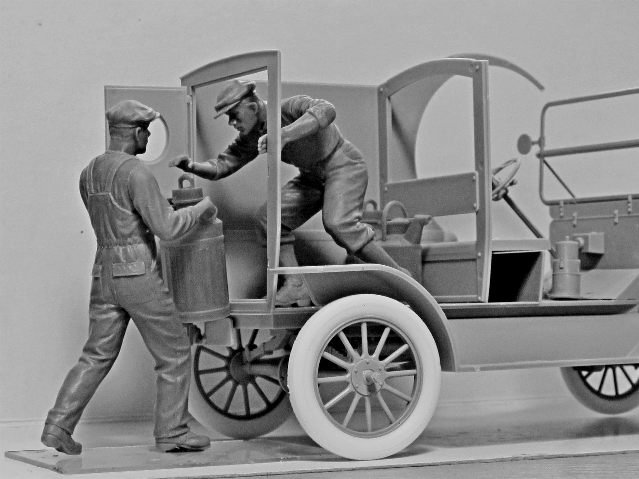 ICM 1/24 Gasoline Delivery Model T 1912 (24019)