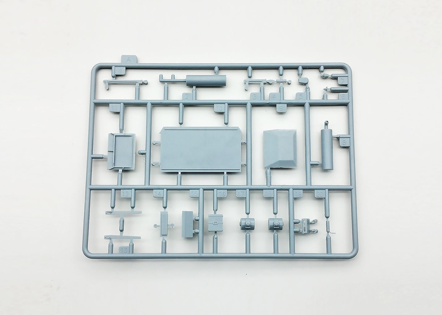 Amusing Hobby 1/35 Pz.Kpfw.38D mit Pz.IV Turn 8cm PAW 600 (35A019)