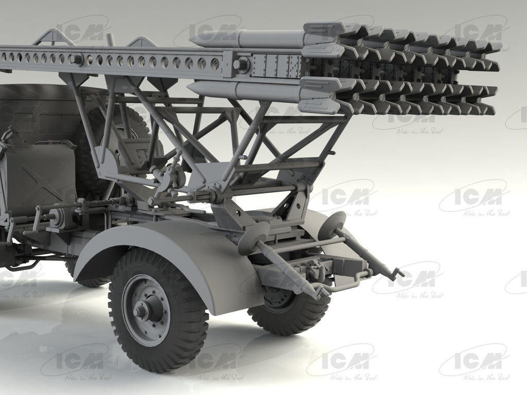 ICM 1/35 BM-13-16 on W.O.T. 8 chassis WWII Soviet MLRS (35591)