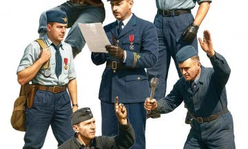 MiniArt 1/35 German and Romanian Pilots with Ground Staff (49024)