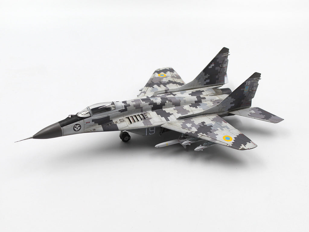 ICM 1/72 'Radar Hunter' MiG-29 '9-13' Ukrainian Fighter with HARM missiles (72143)