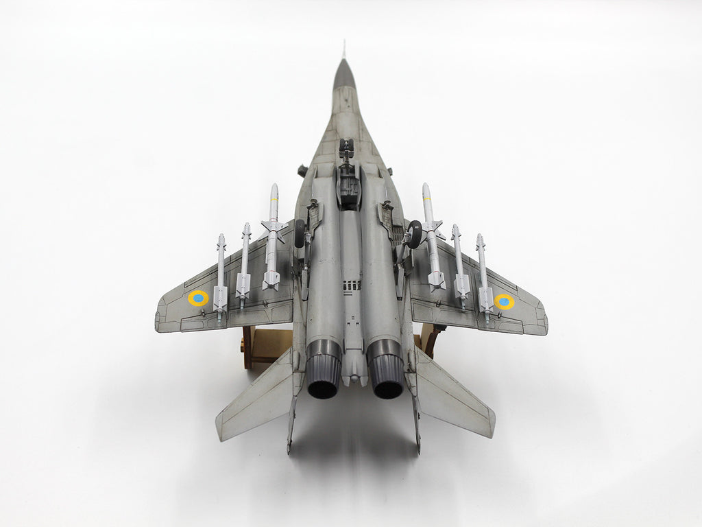 ICM 1/72 'Radar Hunter' MiG-29 '9-13' Ukrainian Fighter with HARM missiles (72143)