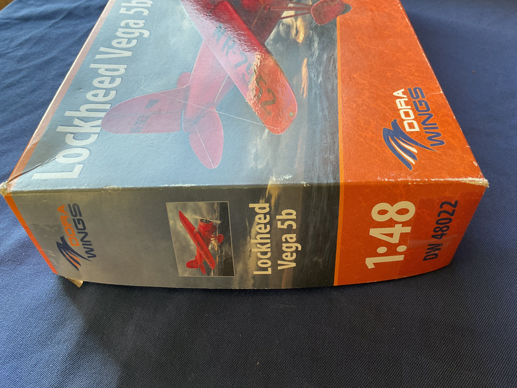 Dora Wings 1/48 Lockheed Vega 5b Record Flights Amelia Mary Earhart (DW48022)