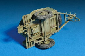 MiniArt 1/35 Soviet Field Kitchen KP-42 w/4 figures (35061)