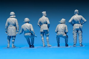 MiniArt 1/35 Italian Tank Crew w/Resin Heads (35500)