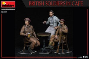 MiniArt 1/35 British Soldiers in Cafe (35392)