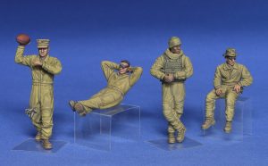 MiniArt 1/35 USMC Tank Crew at Rest Military Miniatures Series (37049)