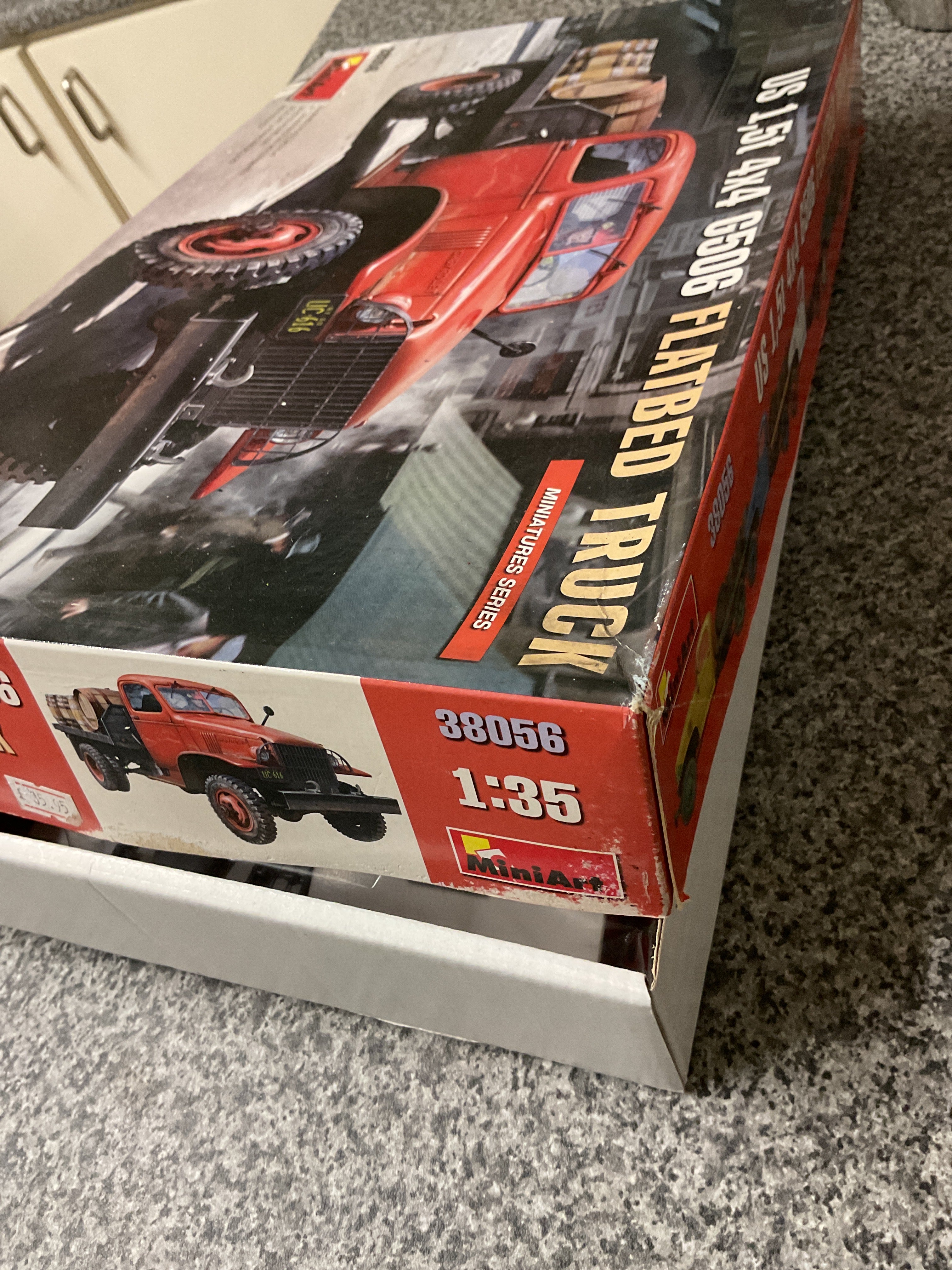 MiniArt 1/35 US 1,5t 4x4 G506 Flatbed Truck (38056)