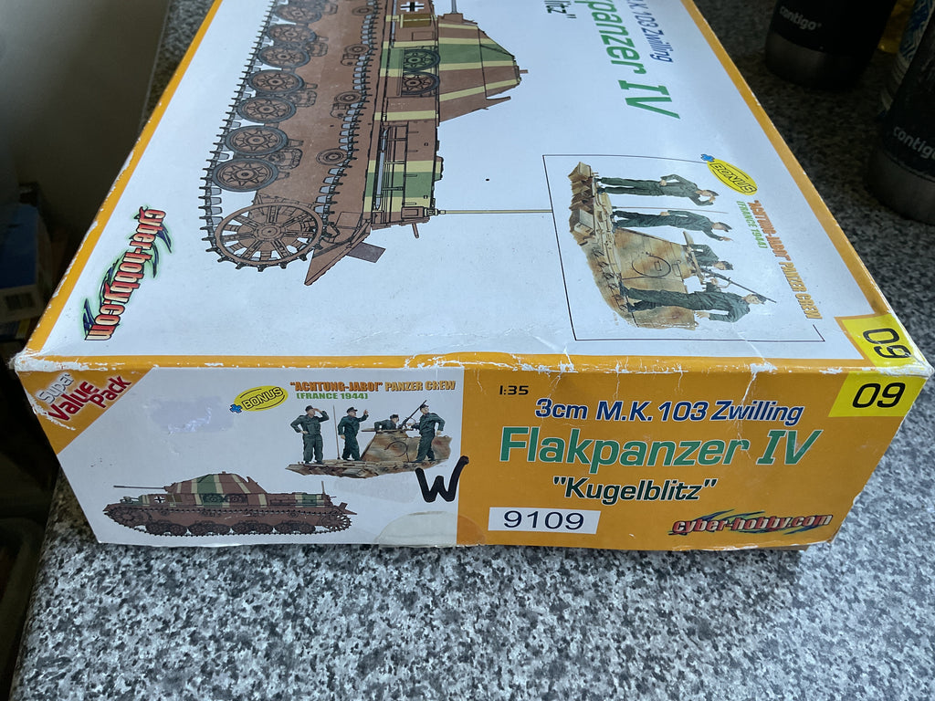 Cyber Hobby 1/35 3cm M.K. 103 Zwilling Flakpanzer IV "Kugelblitz" + Bonus "Achtung-Jabo!" Panzer Crew (France 1944) (9109)