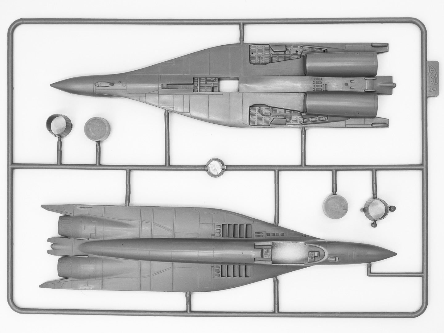 ICM 1/72 'Radar Hunter' MiG-29 '9-13' Ukrainian Fighter with HARM missiles (72143)