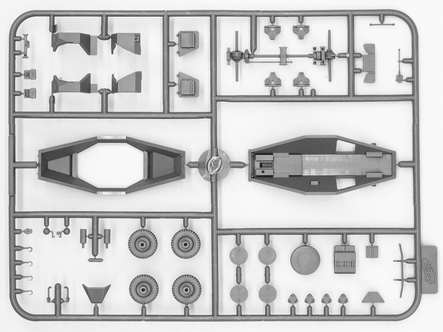 ICM 1/72 Sd.Kfz. 261 Radio Communication Vehicle (72441)