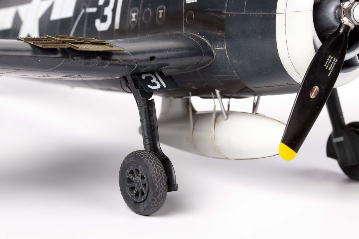 Eduard 1/48 F6F-5 Weekend Edition (84181)