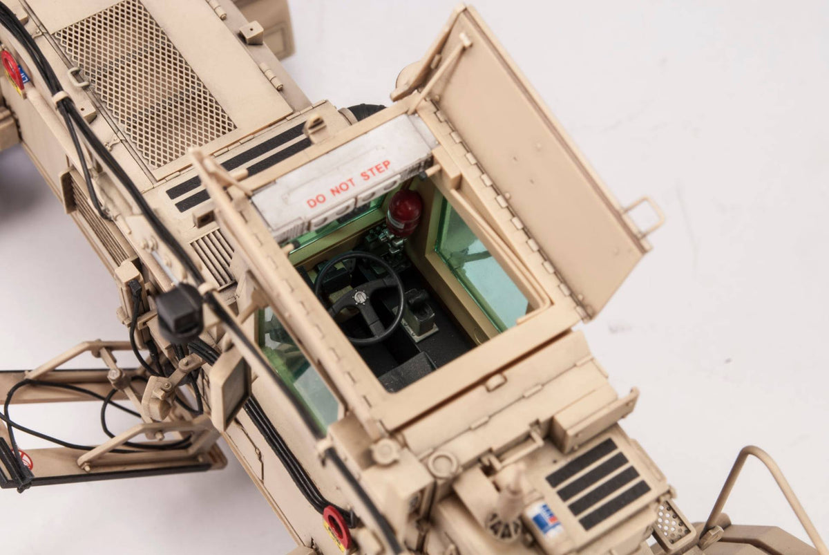 AFV Club 1/35 Husky Mk. III VMMD w/ Interrogation Arm (AF35354)