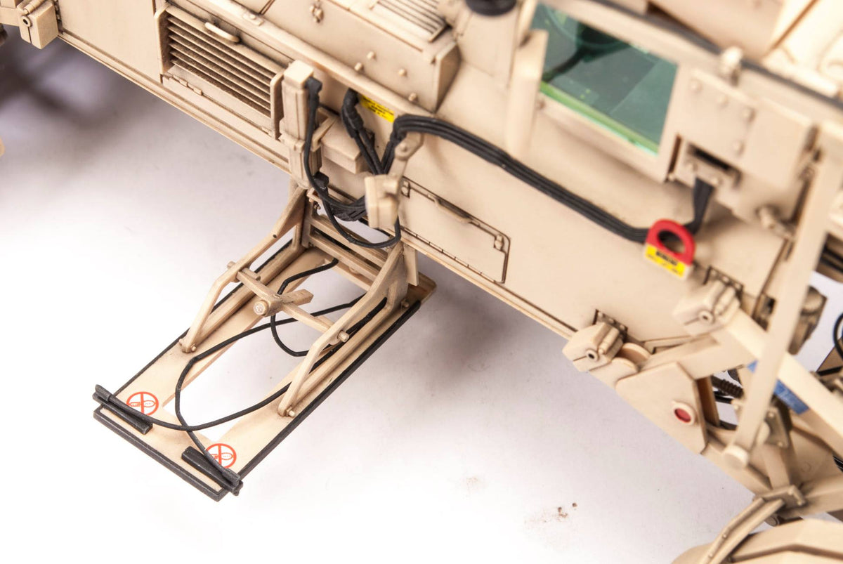 AFV Club 1/35 Husky Mk. III VMMD w/ Interrogation Arm (AF35354)