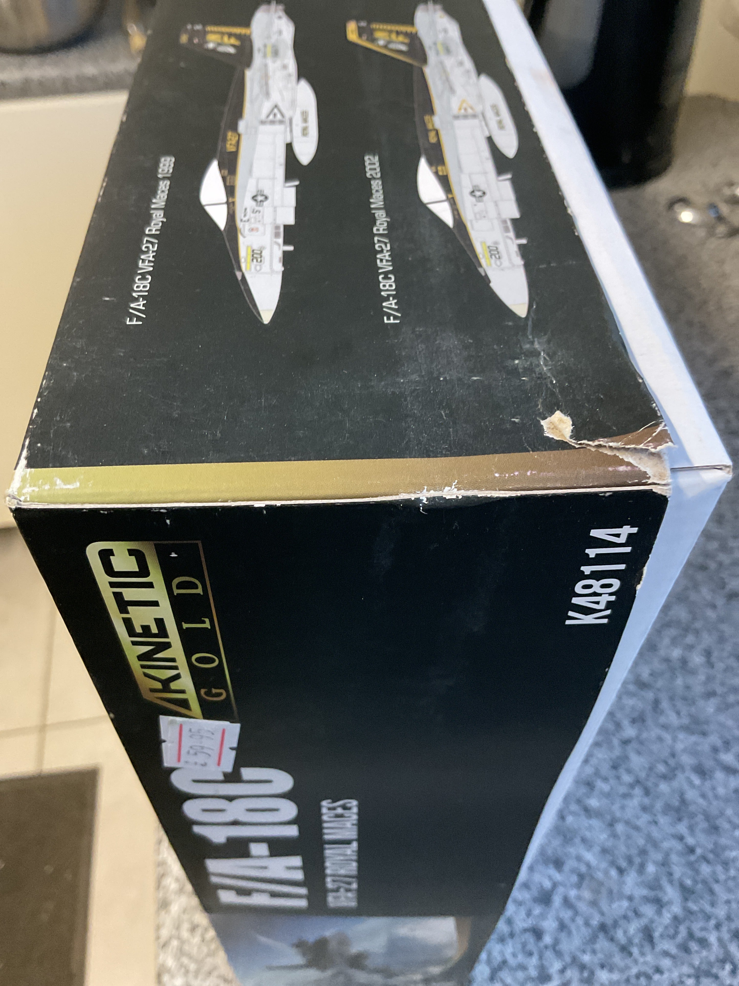 Kinetic 1/48 F/A-18C VFA-27 Royal Maces (K48114)