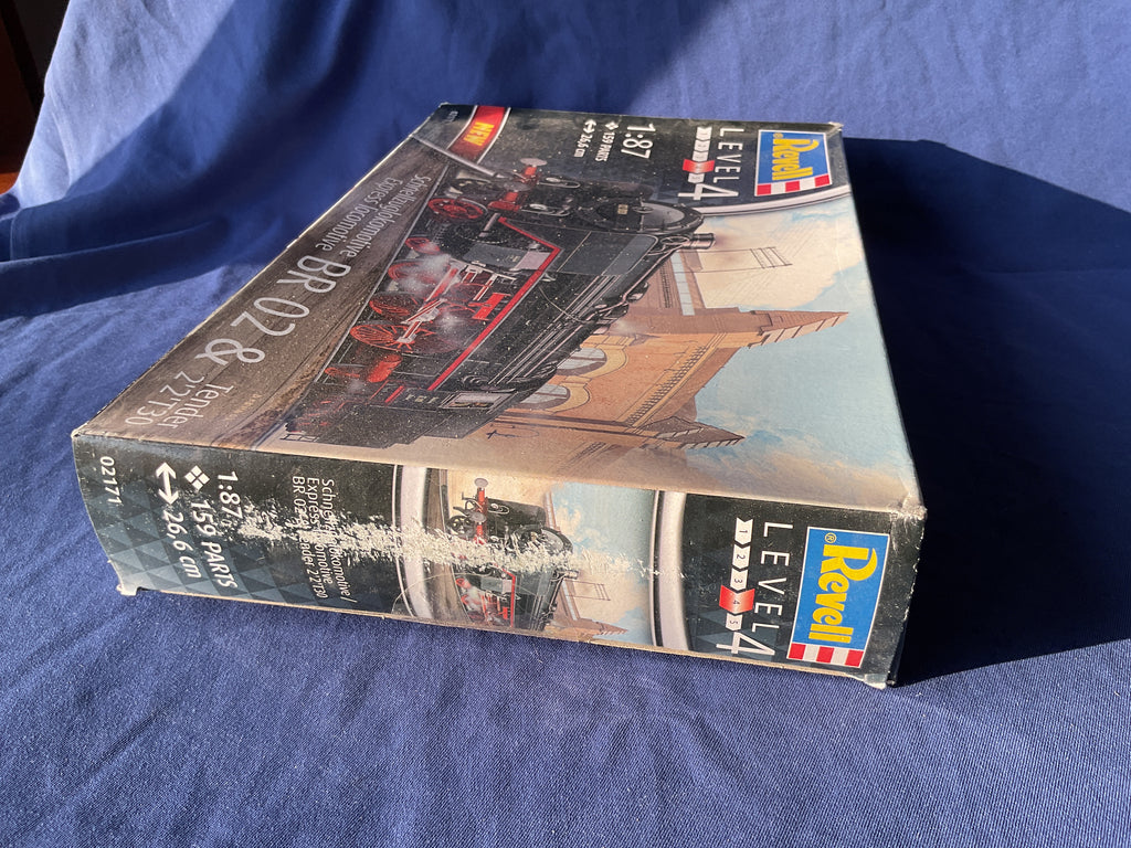 Revell 1/87 Schnellzuglokomotive BR 02 & Tender 2'2'T30 (02171)