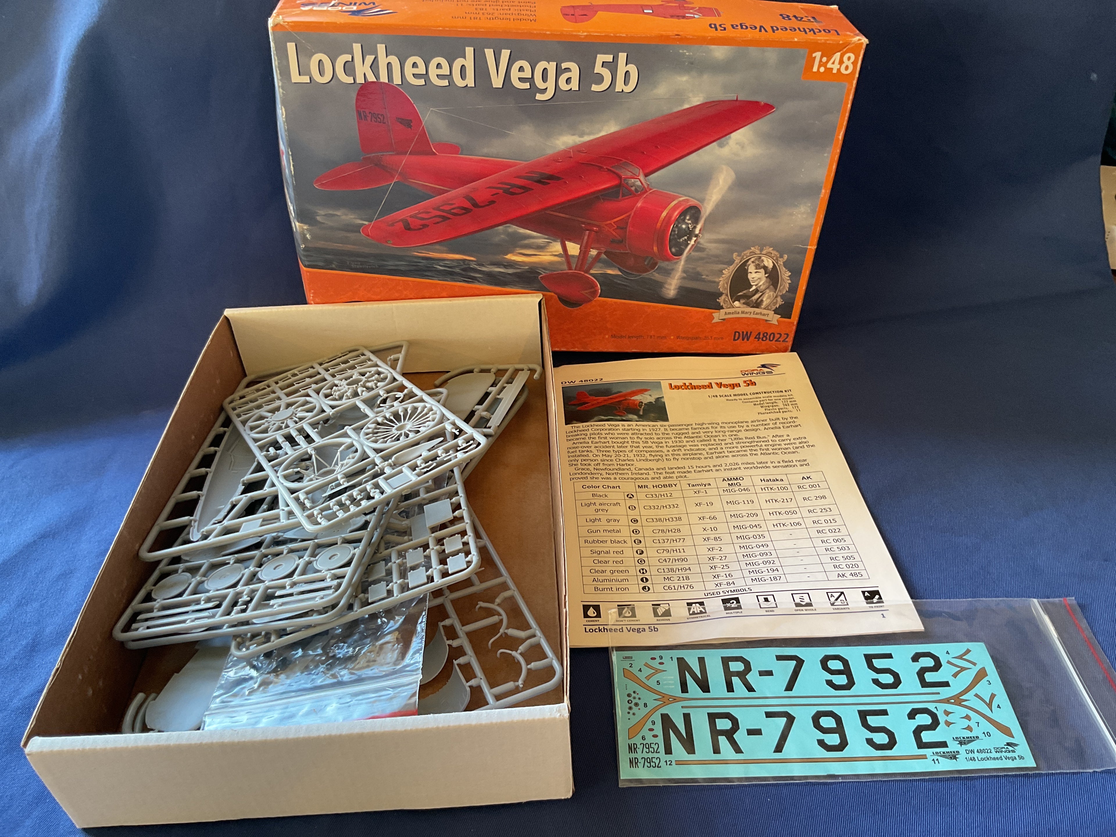Dora Wings 1/48 Lockheed Vega 5b Record Flights Amelia Mary Earhart (DW48022)