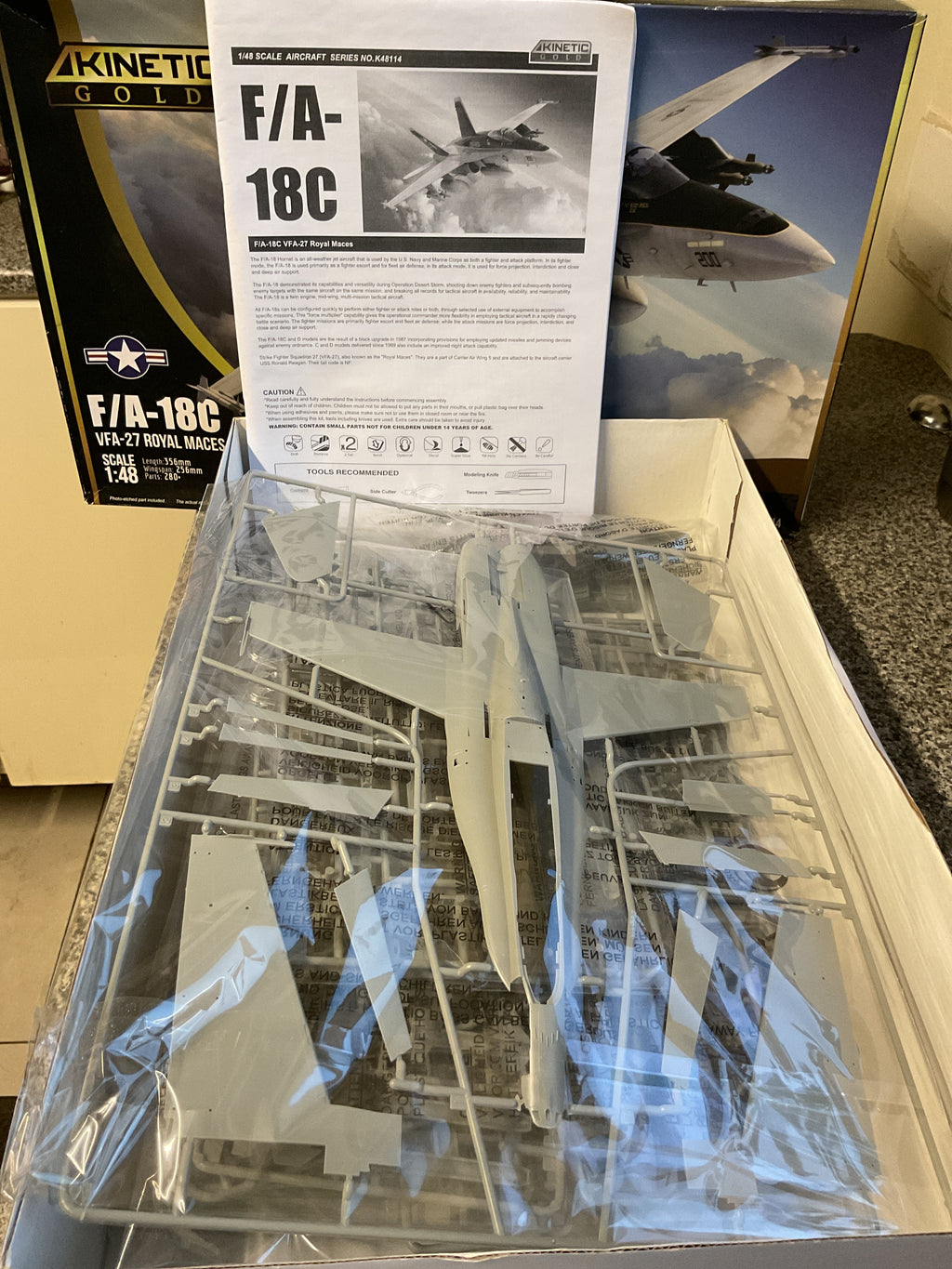 Kinetic 1/48 F/A-18C VFA-27 Royal Maces (K48114)