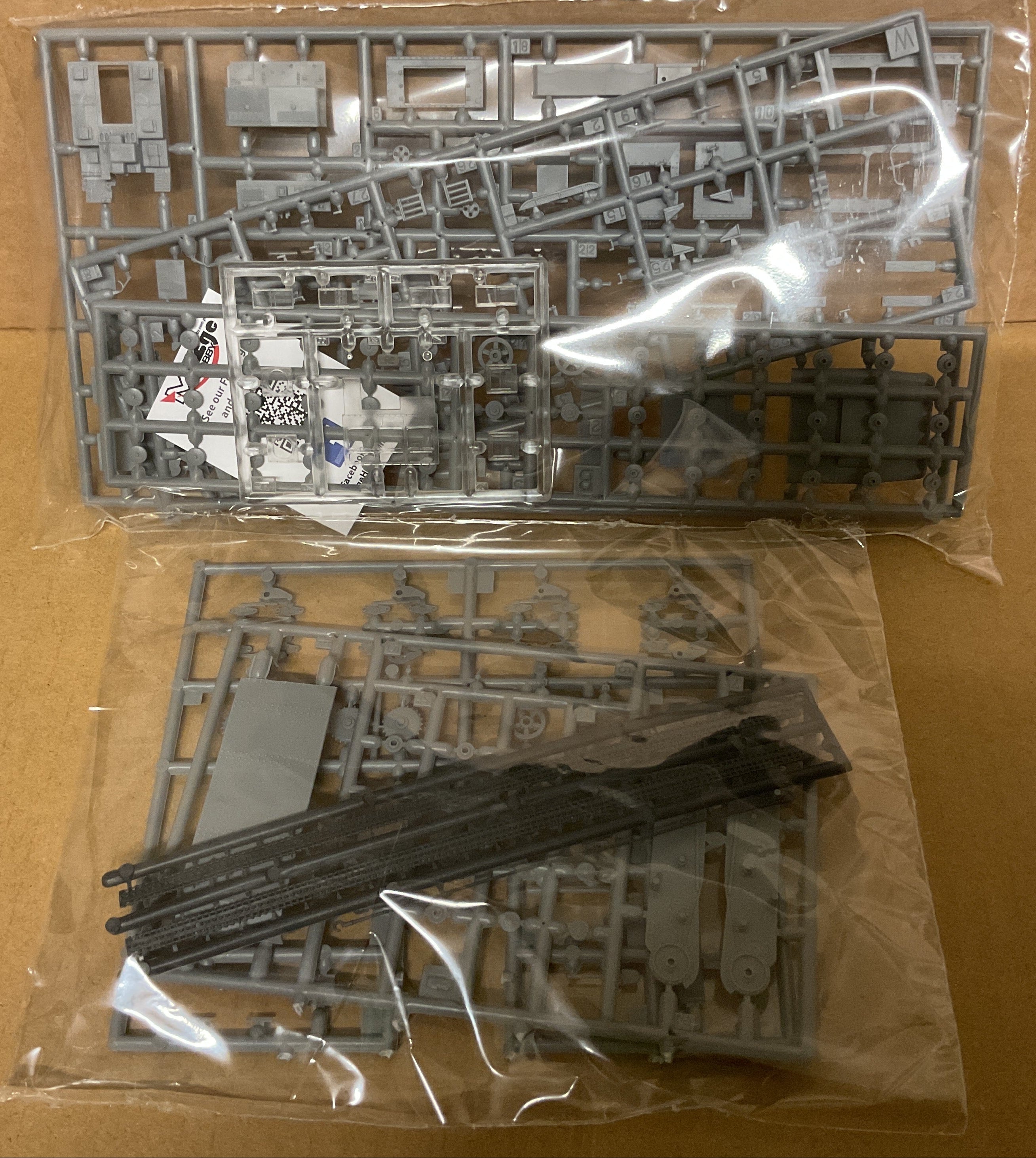Mirage Hobby 1/72 C7P Artillery Tractor (728091)