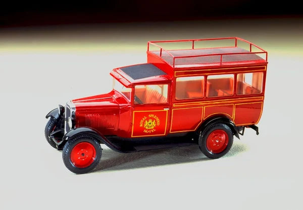 Heller 1/24 Citroën C4 Splendid Hôtel (80713)