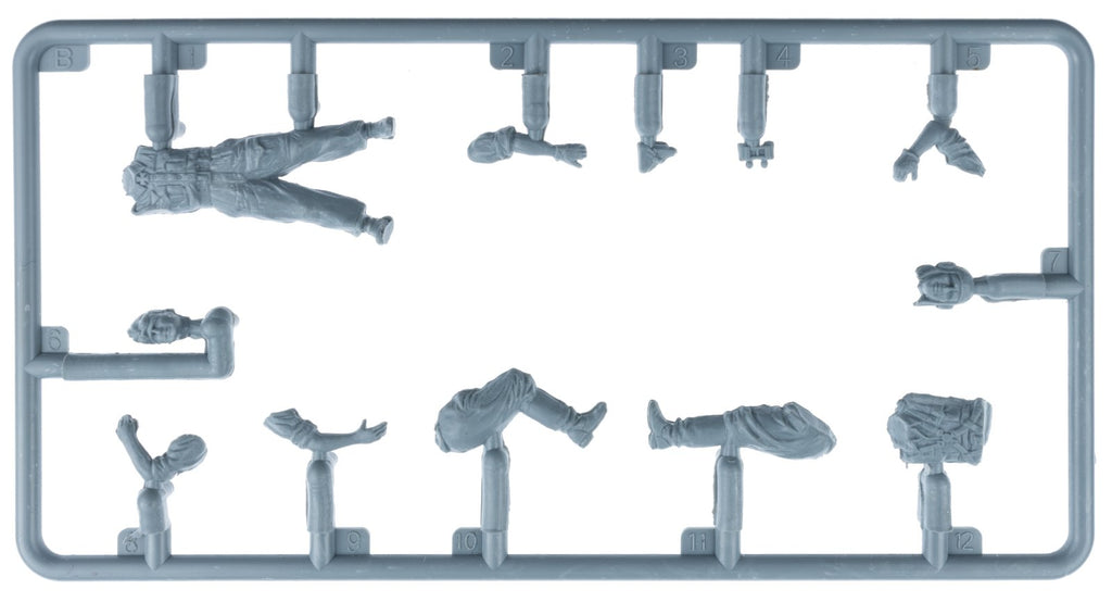 MiniArt 1/48 German and Romanian Pilots with Ground Staff (49024)