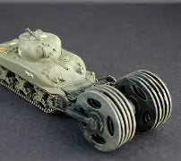 UM 1/72 Sherman M4A1 with mine exploder T1E3 (221)