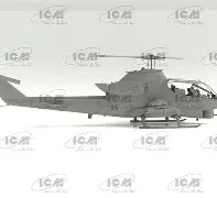 ICM 1/32 AH-1G with Vietnam War US Helicopter Pilots (32062)