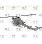 ICM 1/32 AH-1G with Vietnam War US Helicopter Pilots (32062)