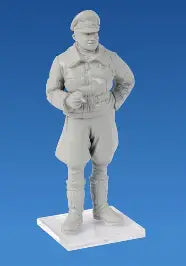 ICM 1/48 WWII German Luftwaffe Pilots and Ground Personnel in Winter Uniform (48086)