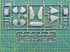 ICM 1/48 Spitfire Mk.IX with RAF Pilots and Ground Personnel (48801)