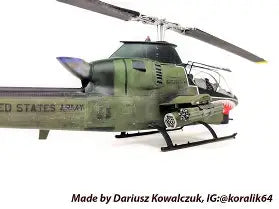 ICM 1/32 AH-1G with Vietnam War US Helicopter Pilots (32062)