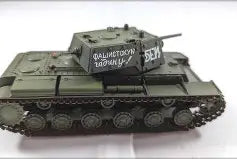 HobbyBoss 1/48   Russian KV-1's Ehkranami Tank (84811)