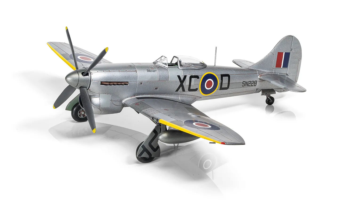 Airfix 1/72 Hawker Tempest Mk.V Post War (A02110)