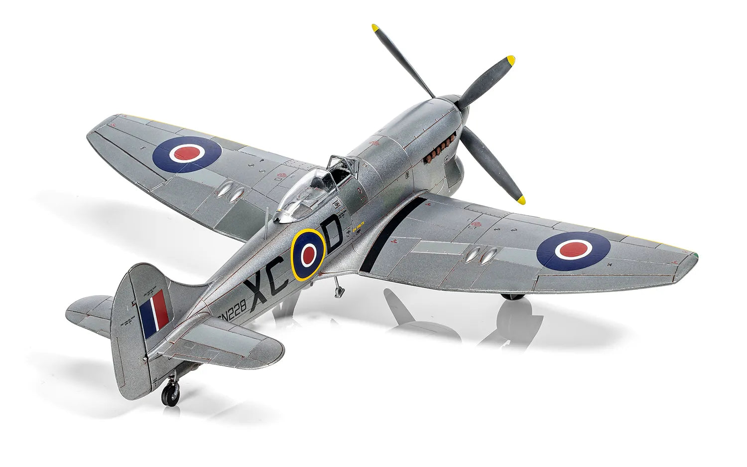 Airfix 1/72 Hawker Tempest Mk.V Post War (A02110)