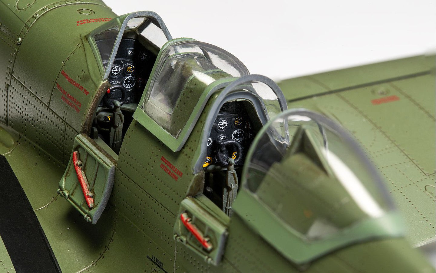 Airfix 1/48 Supermarine Spitfire TR.9 (A05143)