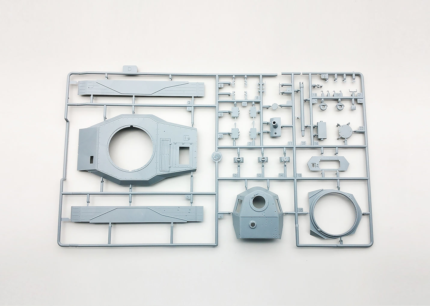 Amusing Hobby 1/35 Pz.Kpfw.38D mit Pz.IV Turn 8cm PAW 600 (35A019)