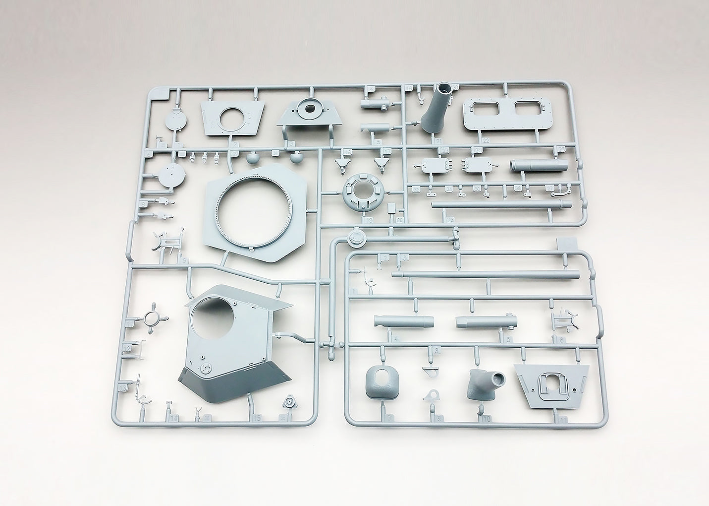 Amusing Hobby 1/35 Panzerkampfwagen Panther II (35A018)