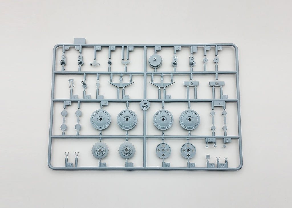 Amusing Hobby 1/35 Pz.Kpfw.38D mit Pz.IV Turn 8cm PAW 600 (35A019)