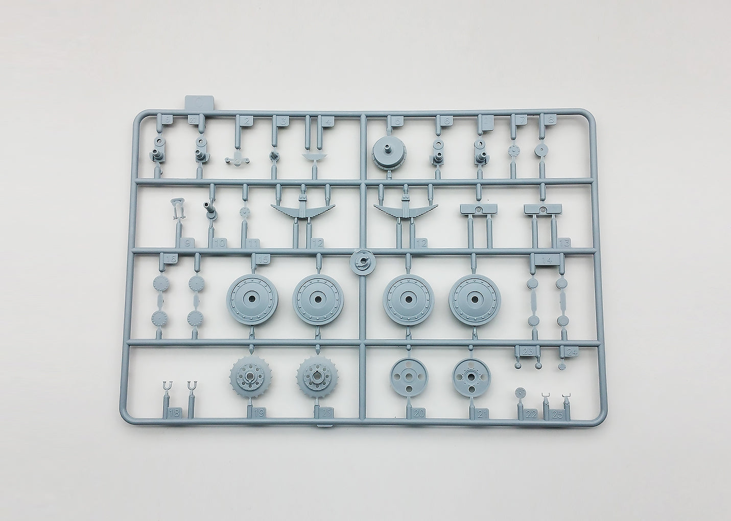 Amusing Hobby 1/35 Pz.Kpfw.38D mit Pz.IV Turn 8cm PAW 600 (35A019)