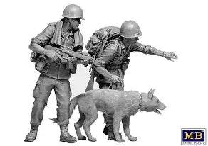 Master Box 1/35 Vietnam War series Dog Patrol (four figures and one dog) (MB35238)