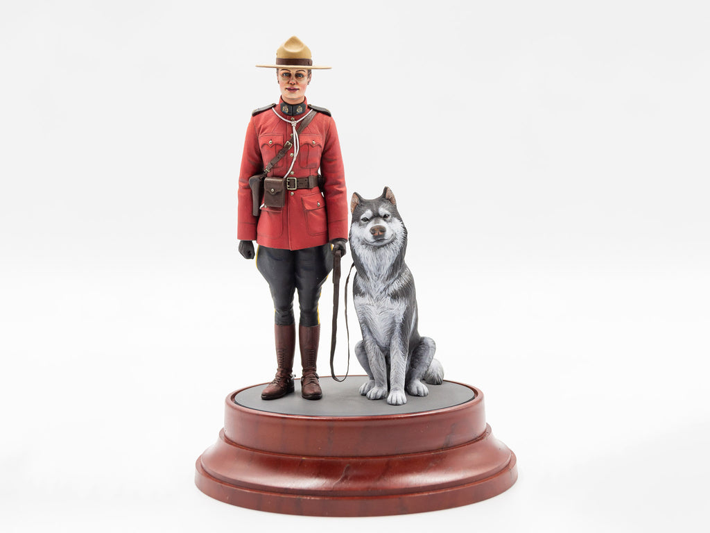 ICM 1/16 RCMP Female Officer with dog (16008)
