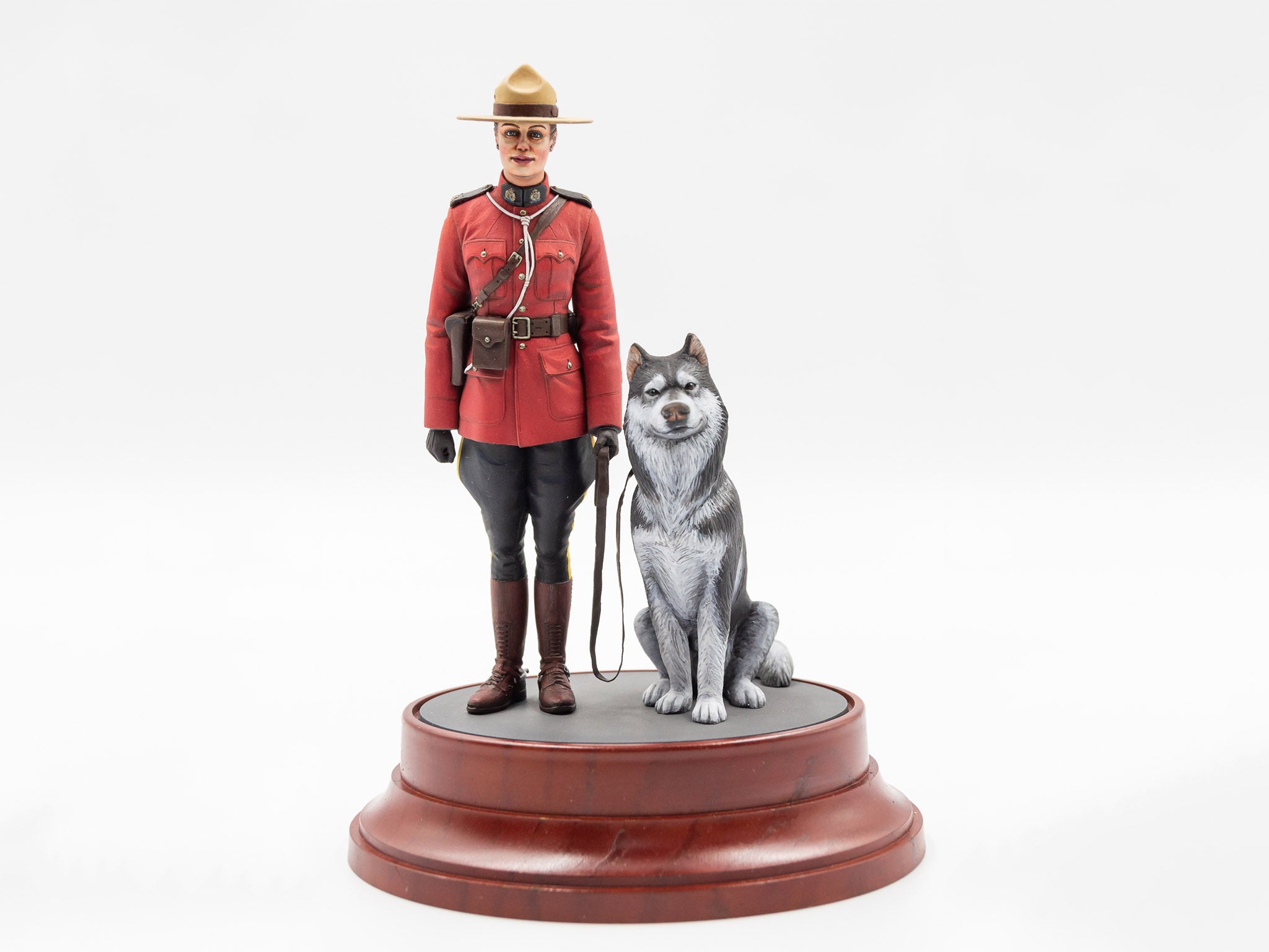 ICM 1/16 RCMP Female Officer with dog (16008)
