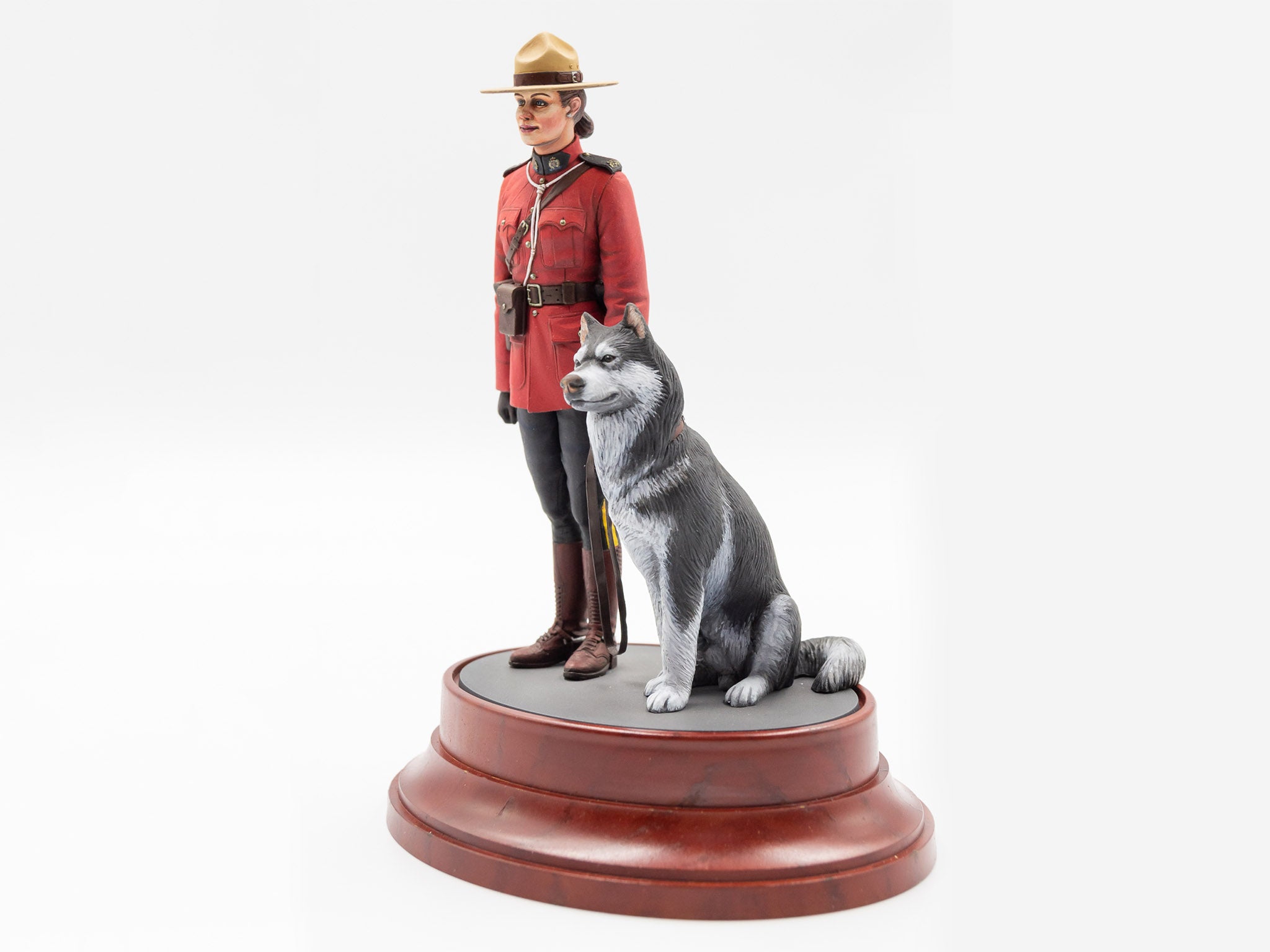 ICM 1/16 RCMP Female Officer with dog (16008)