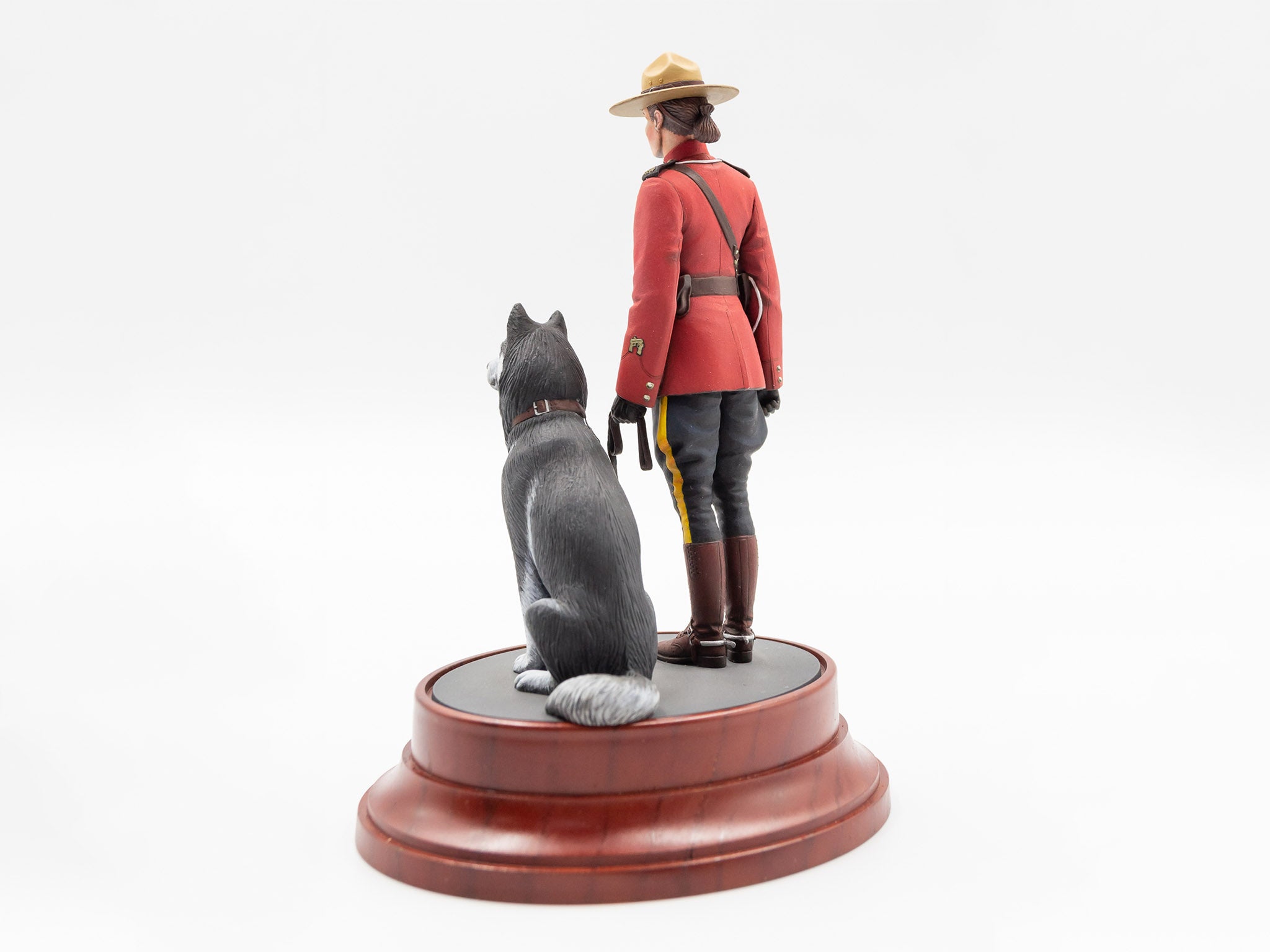 ICM 1/16 RCMP Female Officer with dog (16008)